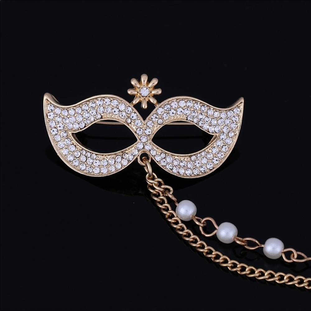 Mask Brooch - Picture 2 of 5